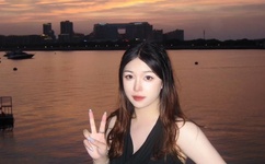 在公交车上破了两个六年级